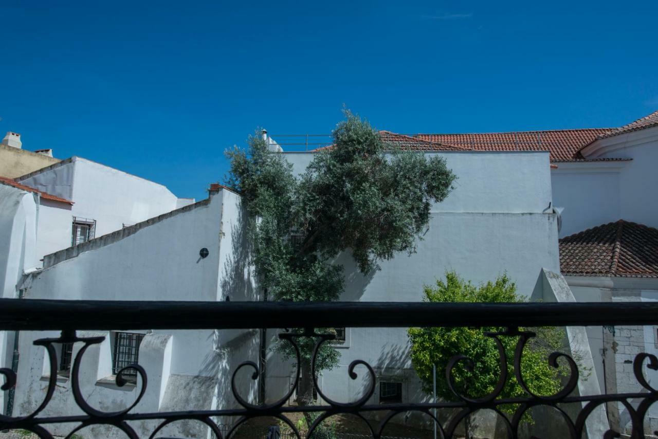 Portugal Here I Come - Alfama Lissabon Buitenkant foto